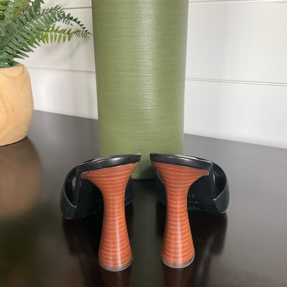 Yves Saint Laurent Gippy Leather Mule With Wooden Heel - Picture 7 of 10